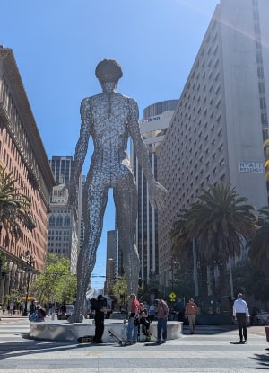 SF lady sculpture